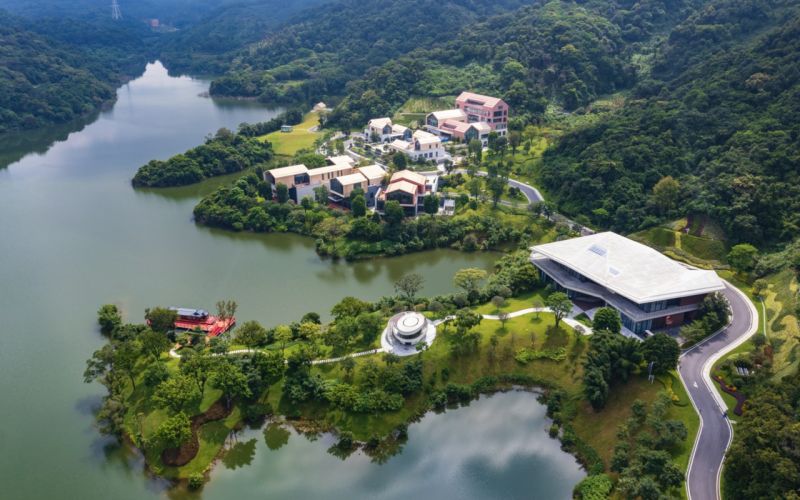 湖景多功能现代酒店