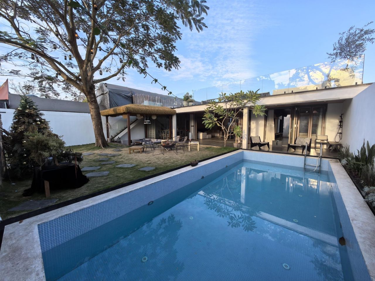 野奢风庭院泳池别墅